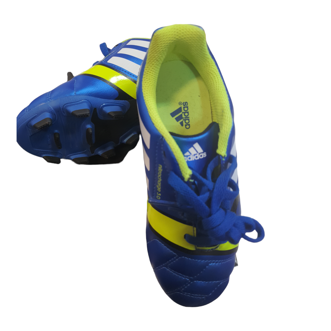 Adidas fotboll skor