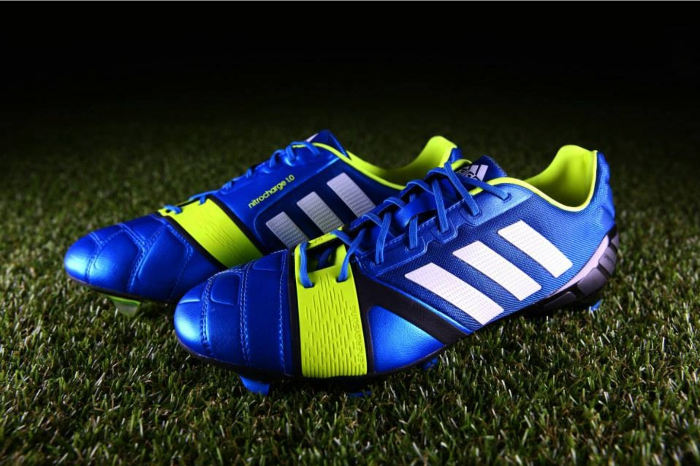 Adidas fotboll skor